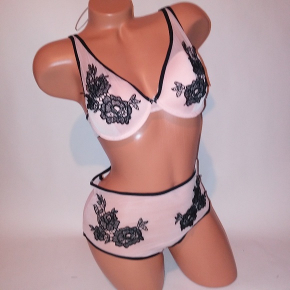 Bra and Panty Set‎ - Picture 2 of 8